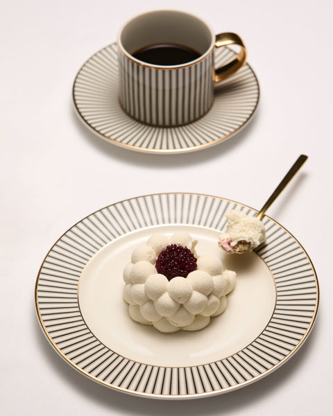 Pack prominence que contiene taza para café y plato para postre, sólo disponible en Ferrand  